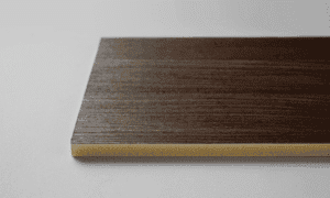 Close-up van de realistische houtstructuur en hoogwaardige afwerking van het paneel